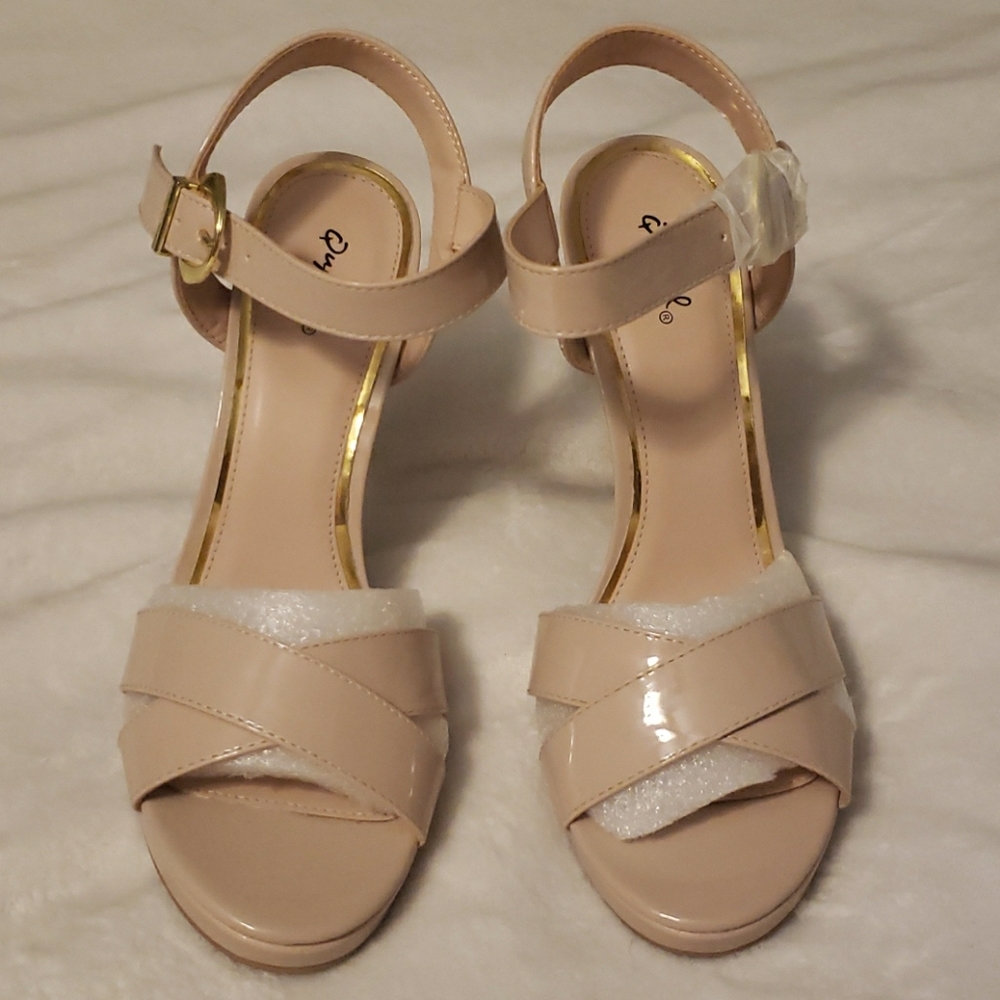 Light Pink Heels size 10 never worn